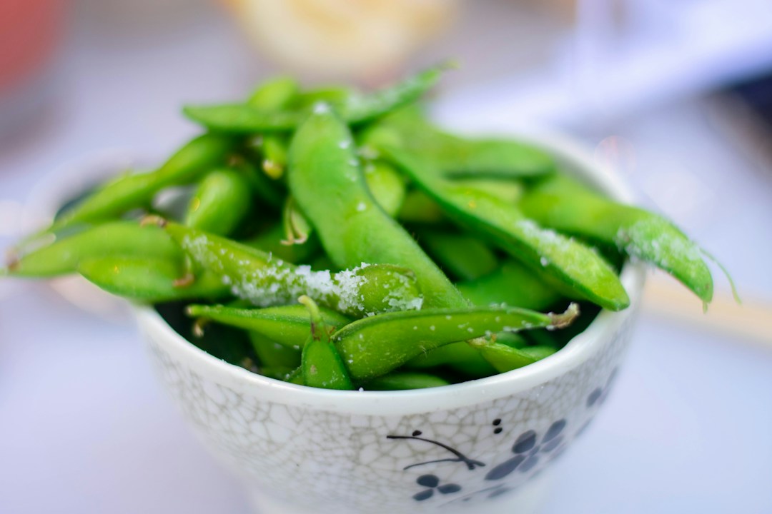 A bowl of edamame soybeans illustrating ordinary soy foods in the breast cancer article